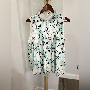 Mint green sleeveless blouse.